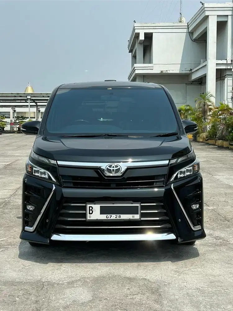 TOYOTA VOXY 2018