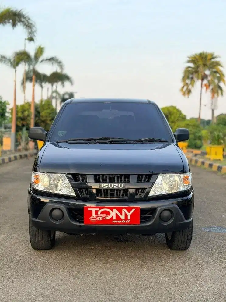 Isuzu Panther LM 2015 Hitam