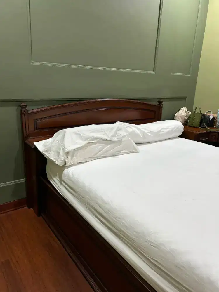 Set Kamar Tidur Kayu Jati Solid 100% – Lemari, Meja Rias & Ranjang