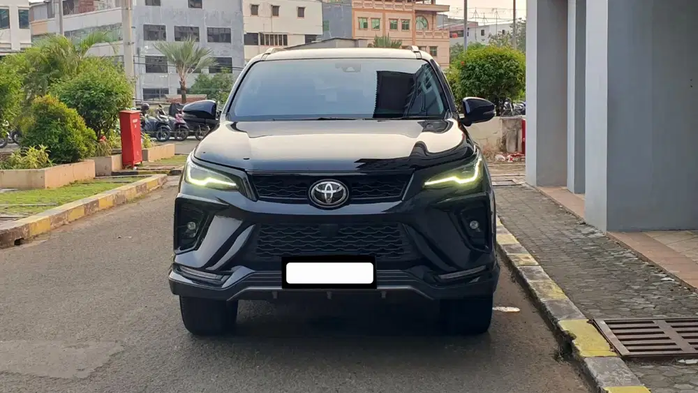 Km 23rb toyota fortuner vrz gr sport tss 2024 hitam