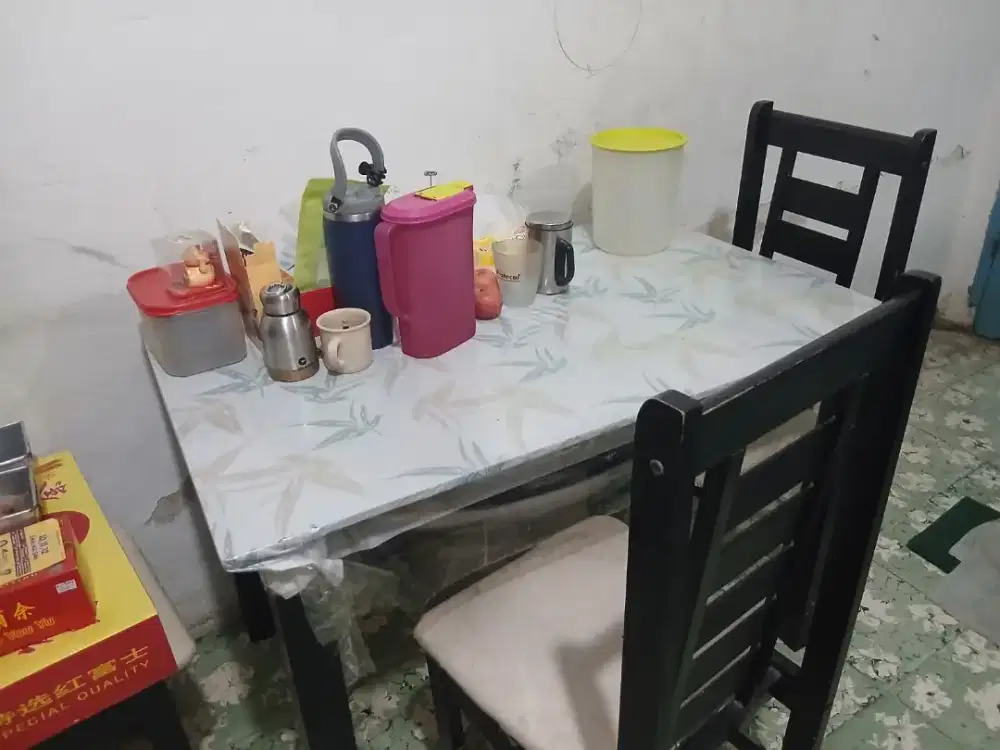 Meja makan + kursi