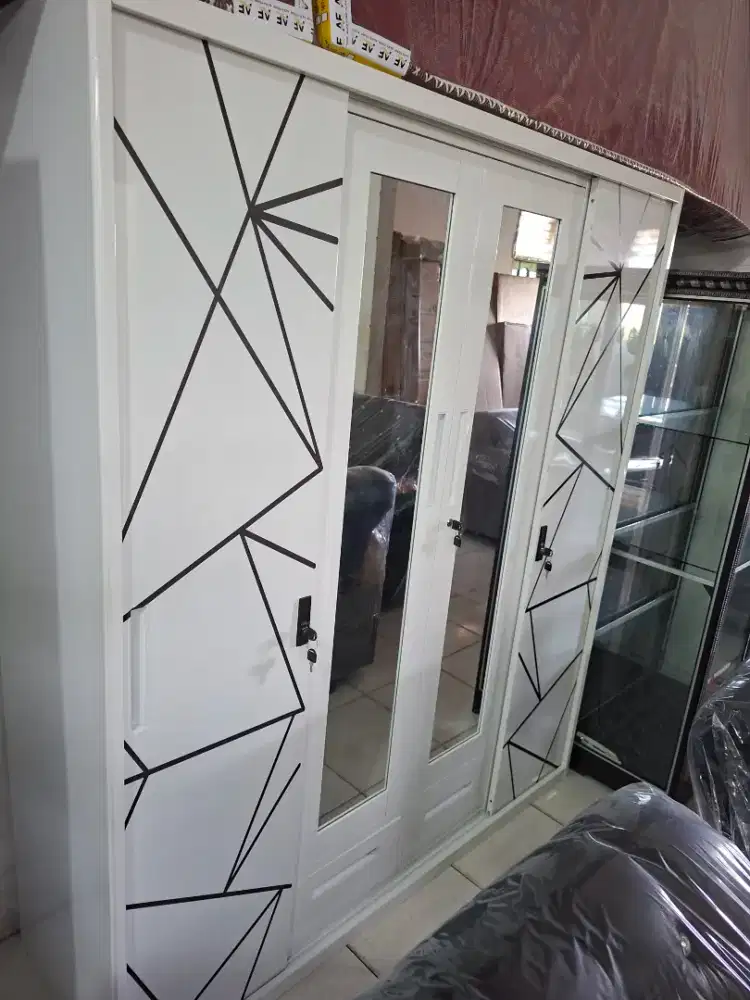 Lemari baju 4 pintu bahan besi plat pintu geser P.160 x T.185cm x L.50