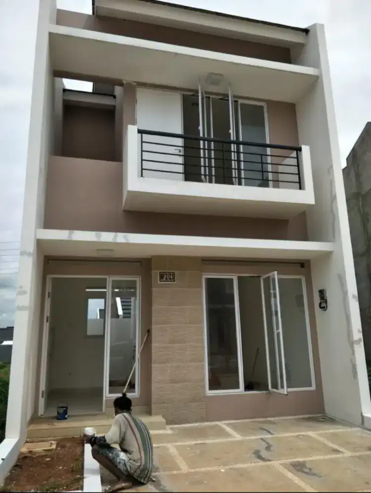 Dijual Rumah Bagus 2 lt  Masih Baru belum pernah di huni dkt ke Mall