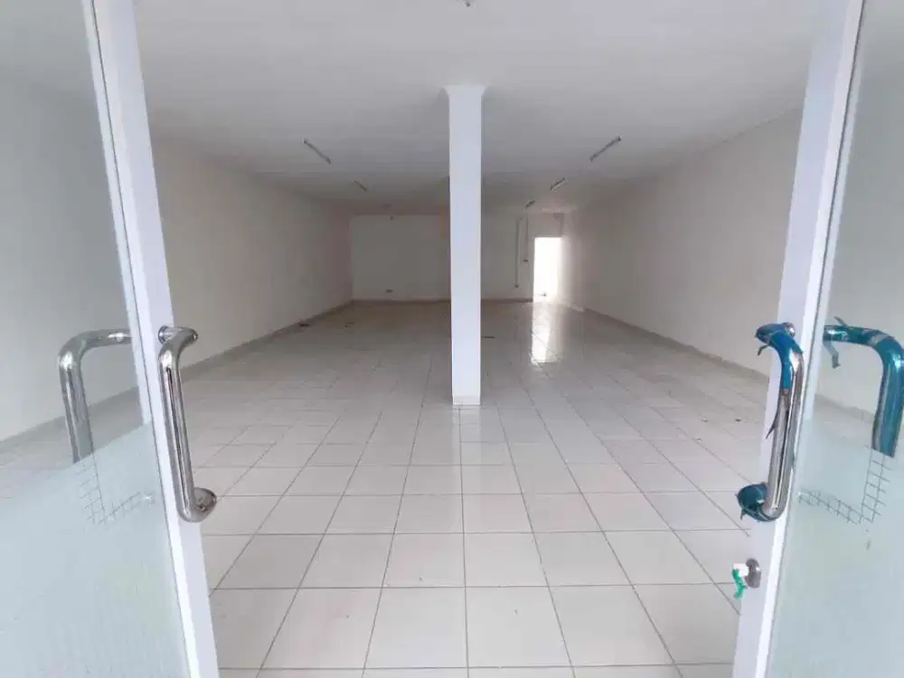 Disewakan rumah 1 lantai bisa untuk usaha strategis di pinggir jalan duren tiga jakarta selatan