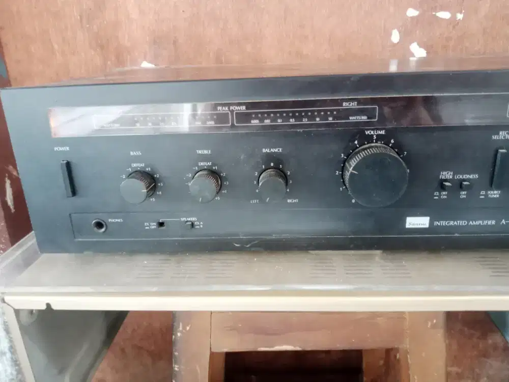 Amplifier sanzui  A-5: normal