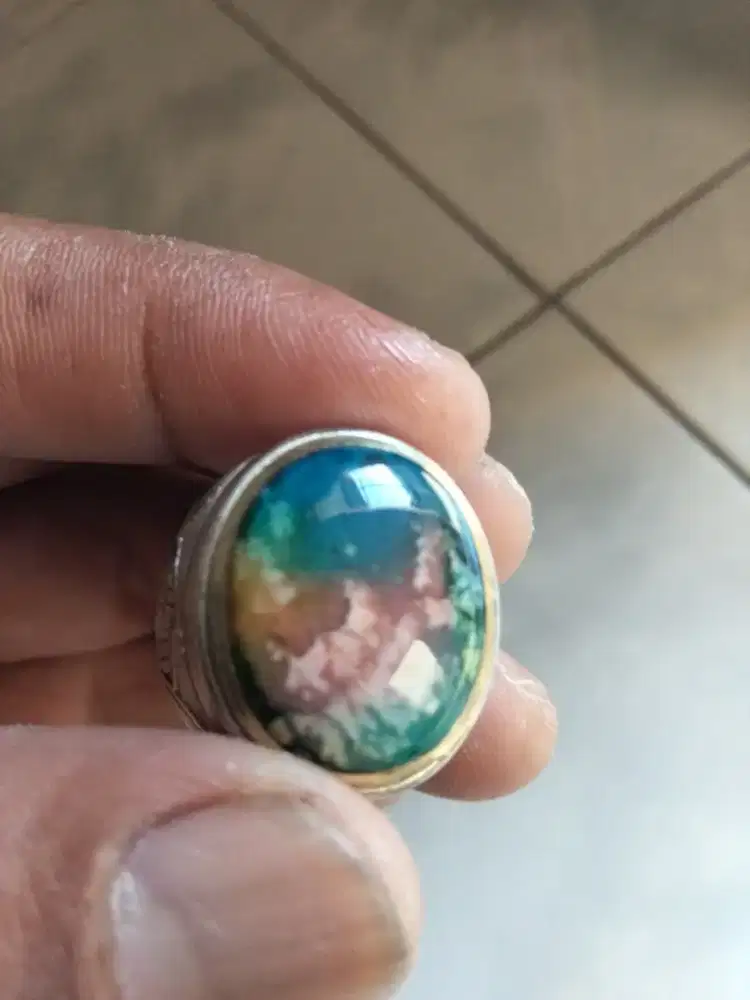 Batu pancawarna kristal