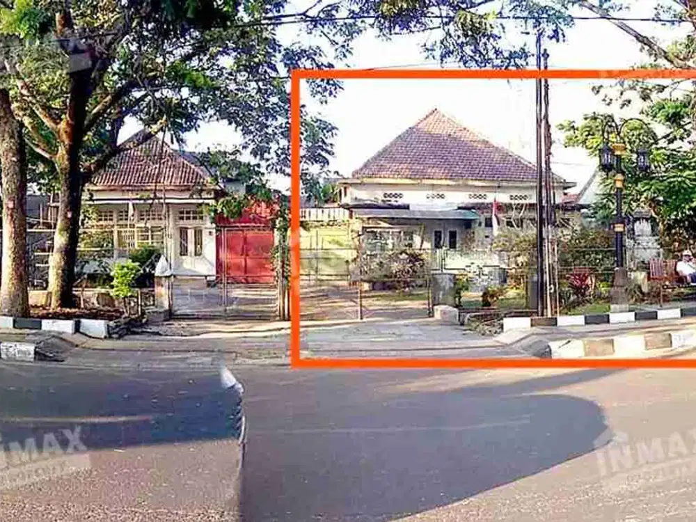 Rumah Heritage Luas 722 m2 Selangkah dari Balaikota dan Alun alun Tugu Malang Dekat Stasiun  SHM