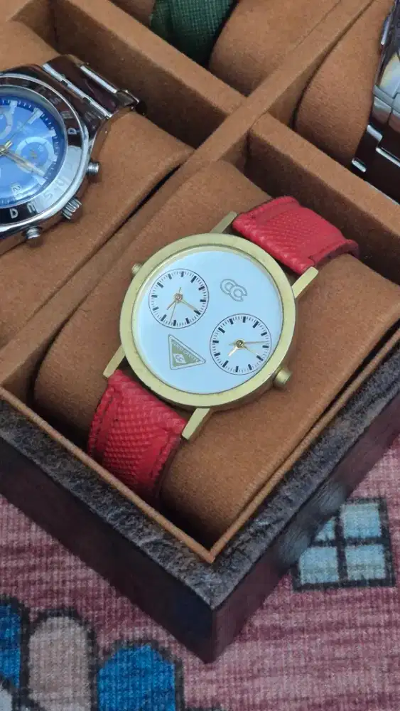 Jam tangan unik mata robot dual time