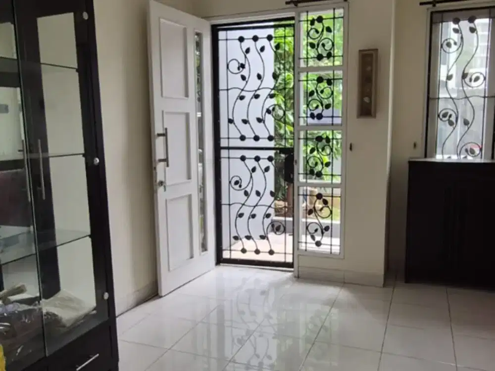 Disewakan Rumah Semi Furnish Cluster Fluorite Timur Gading Serpong