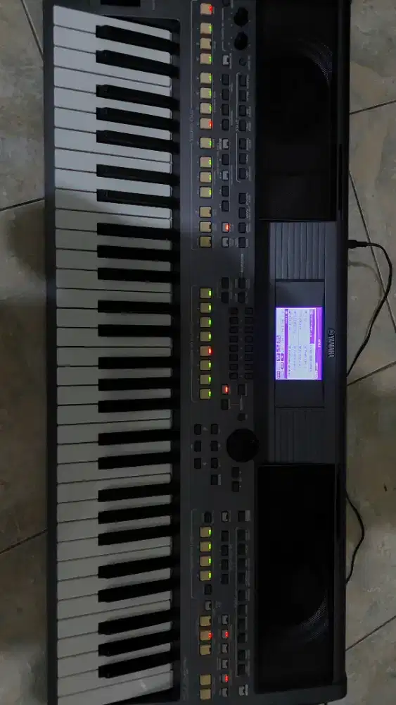 Keyboard yamaha PSR S670