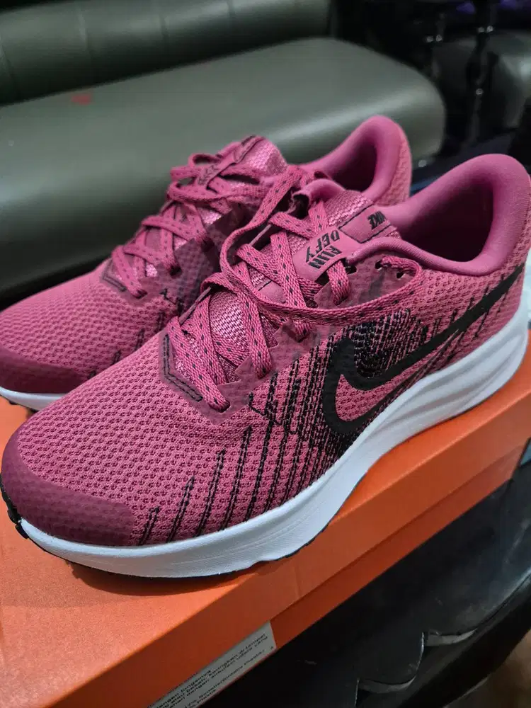 NIKE Run Defy Women Original Warna Beet BNIB Size 36.5