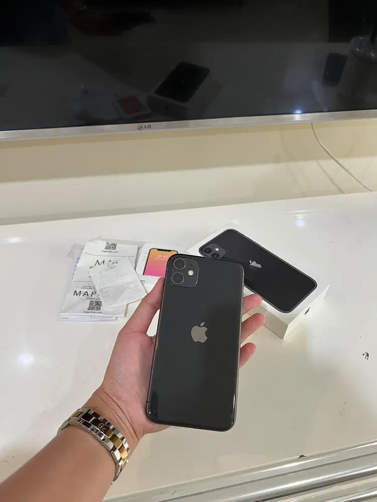 Dijual Iphone 11 64gb mulus beli di ibox Gancit