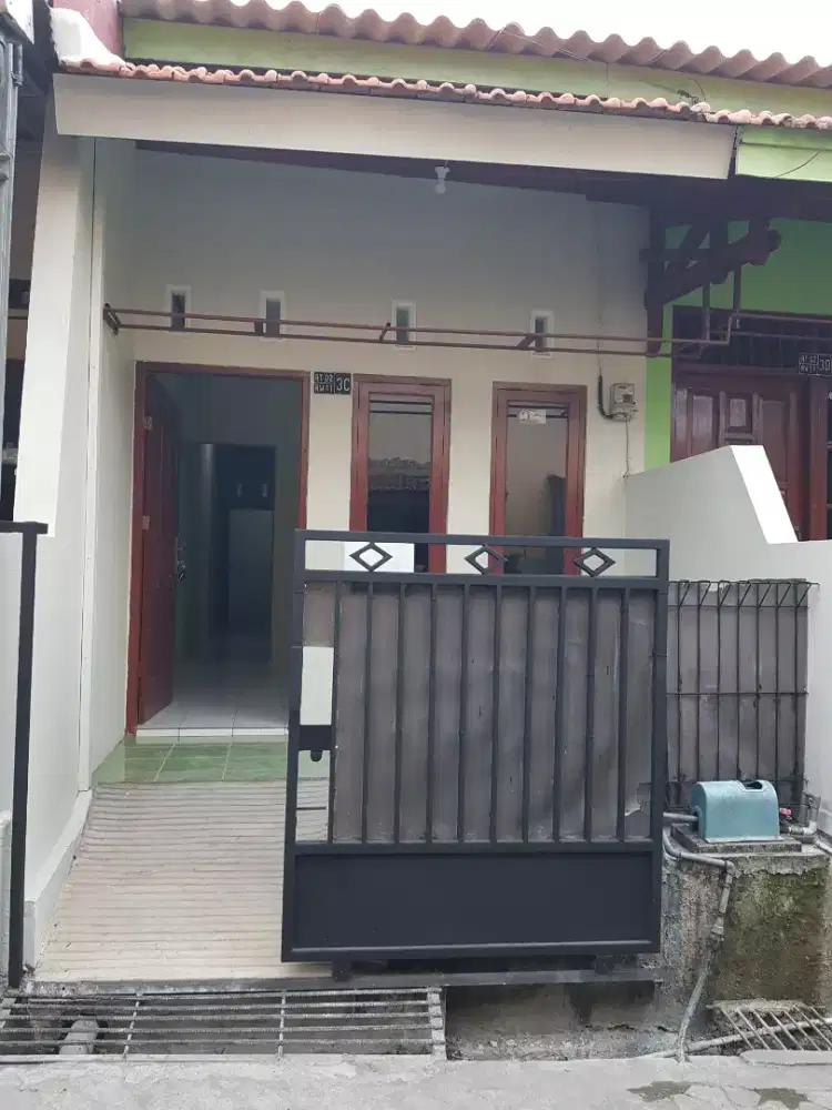 Di kontrakan rumah bebas banjir Jl. Palebon Tengah 1A No.3C