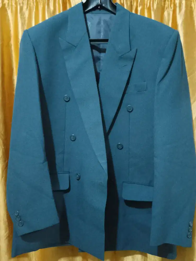 Jas formal pria size L bahan berkualitas, jahitan rapi dan terawat