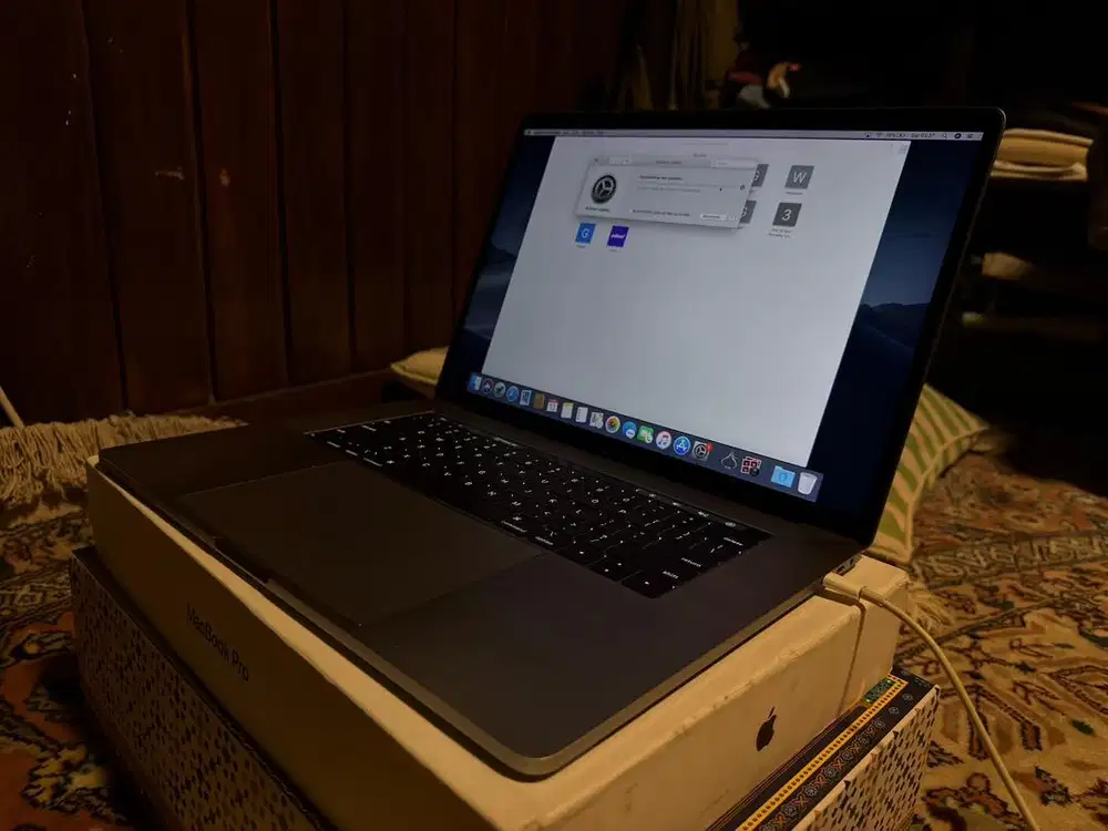Macbook Pro 15inch 2019 i7 16/256