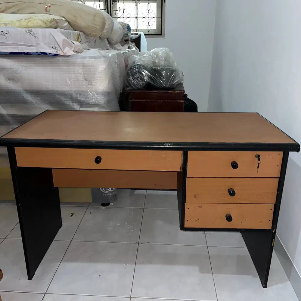 Meja Kayu Belajar