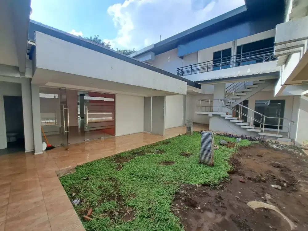 Tempat usaha Jl Raya Darmo , Hadap barat Kapt parkir 12 mobil  Siap pakai