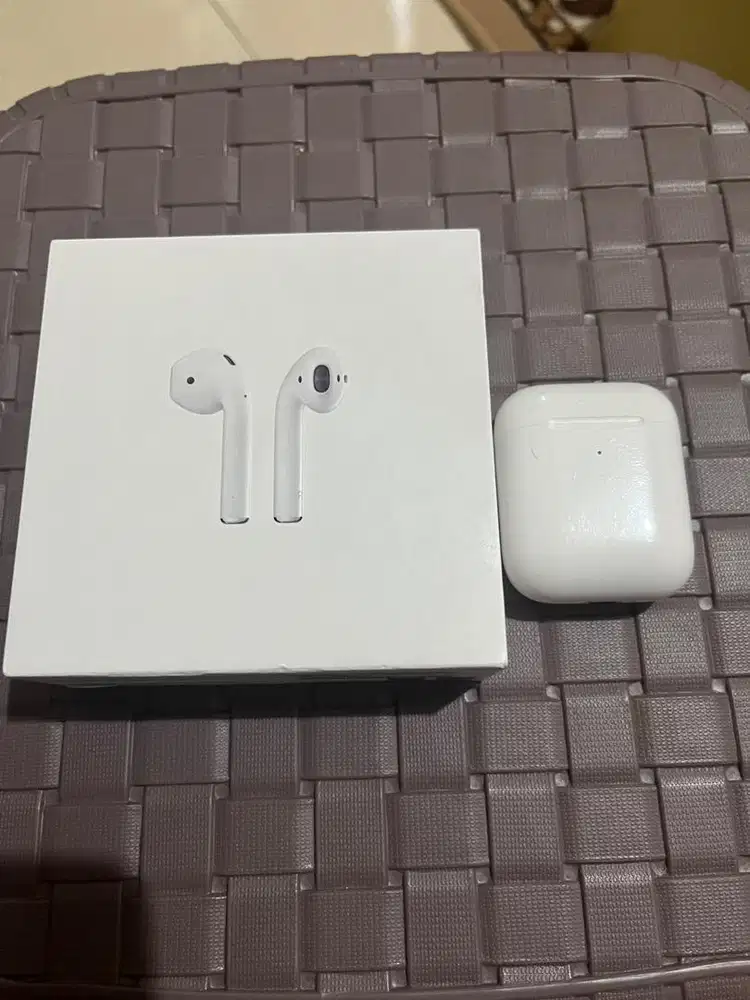 Apple AirPods 2 with Wireless Charging Case Original iBox