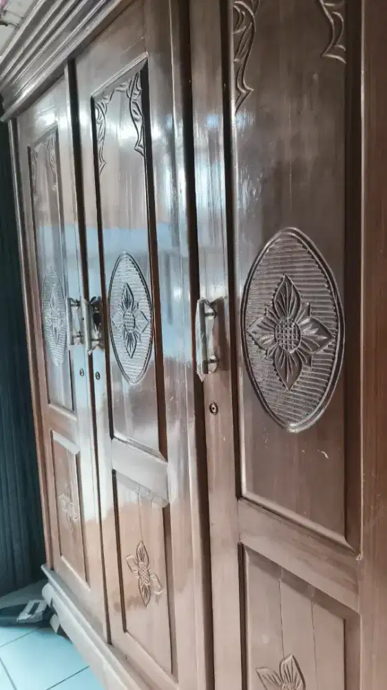 Lemari Kayu Jati