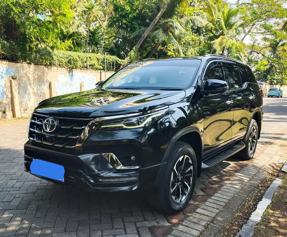 Toyota Fortuner 2.8 GR Sport Matic Hitam 2022 KM 60rb