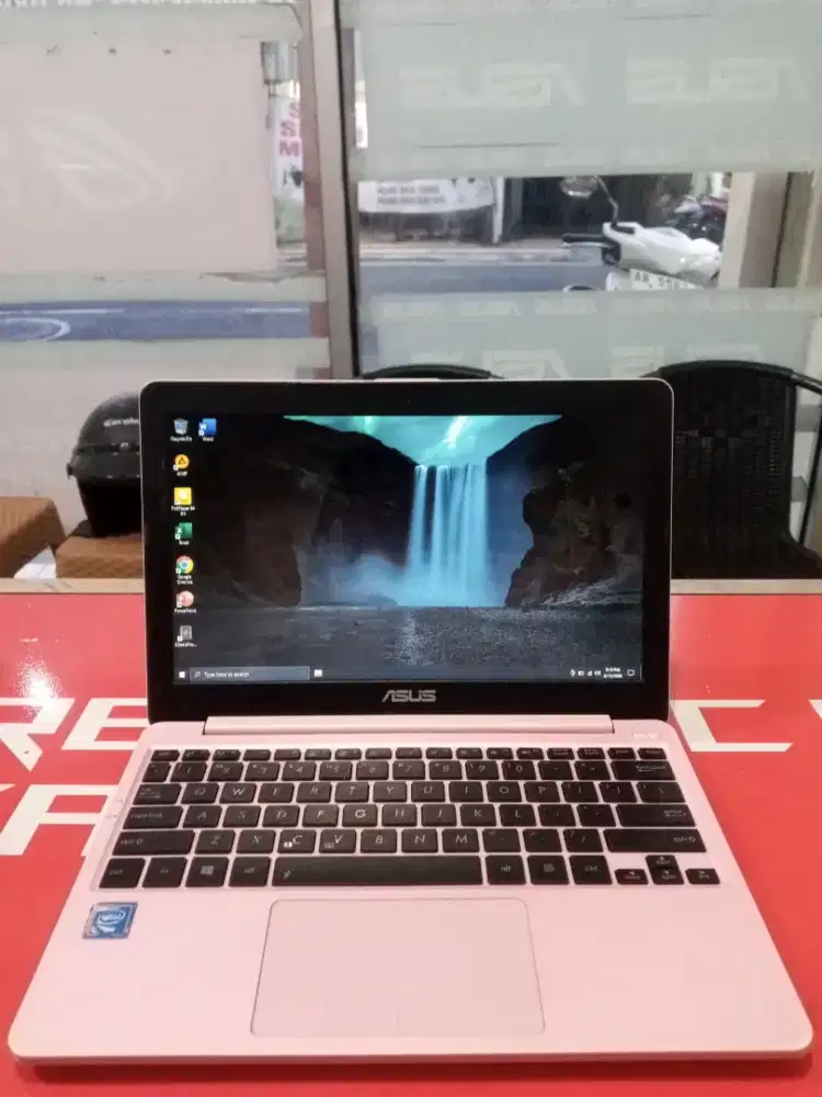 Laptop Asus E203