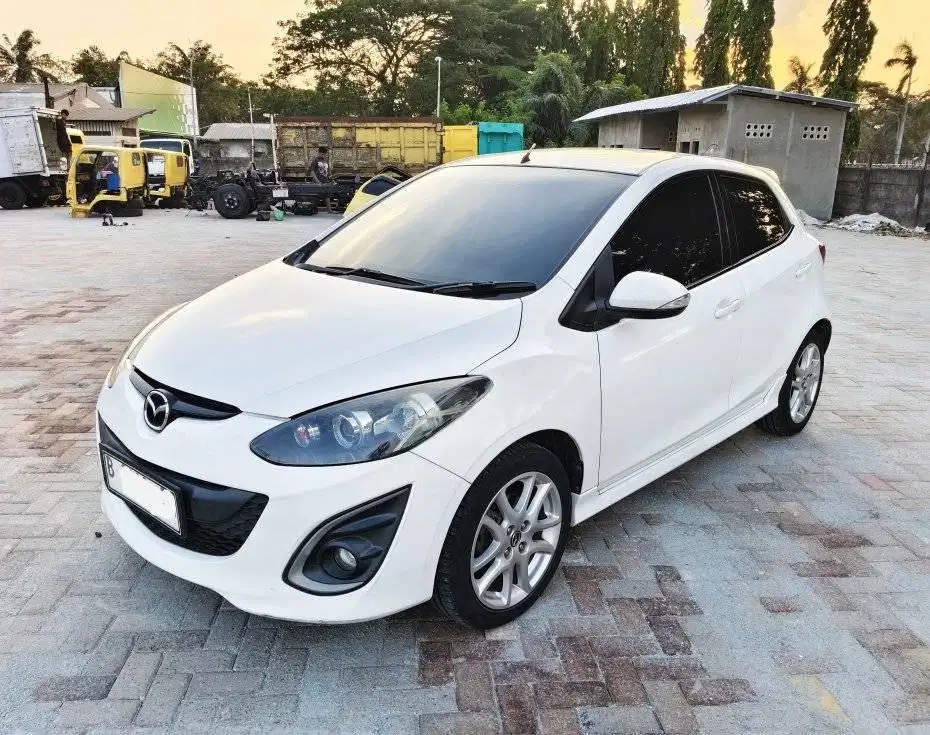 Mazda 2 R matic 2012