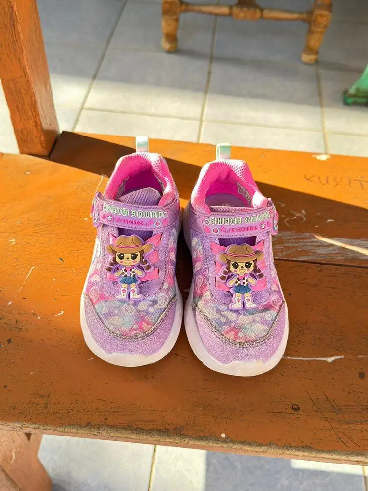 Sepatu Skechers Girls' Snuggle Sneaks - Skech Squad berwarna lavender