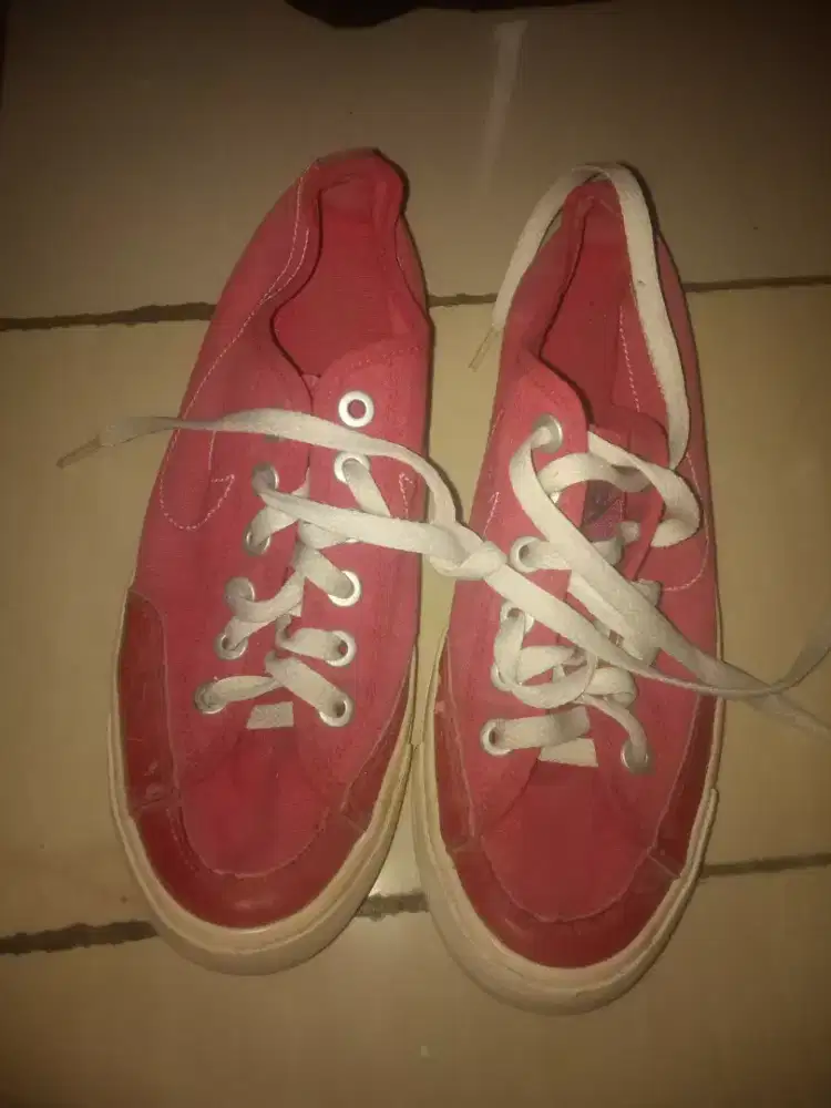 Sepatu cet merk nike uk 39