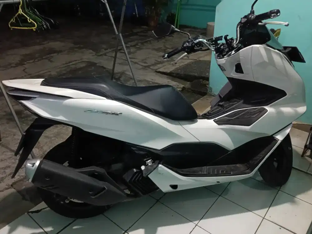 Motor PCX putih surat lengkap