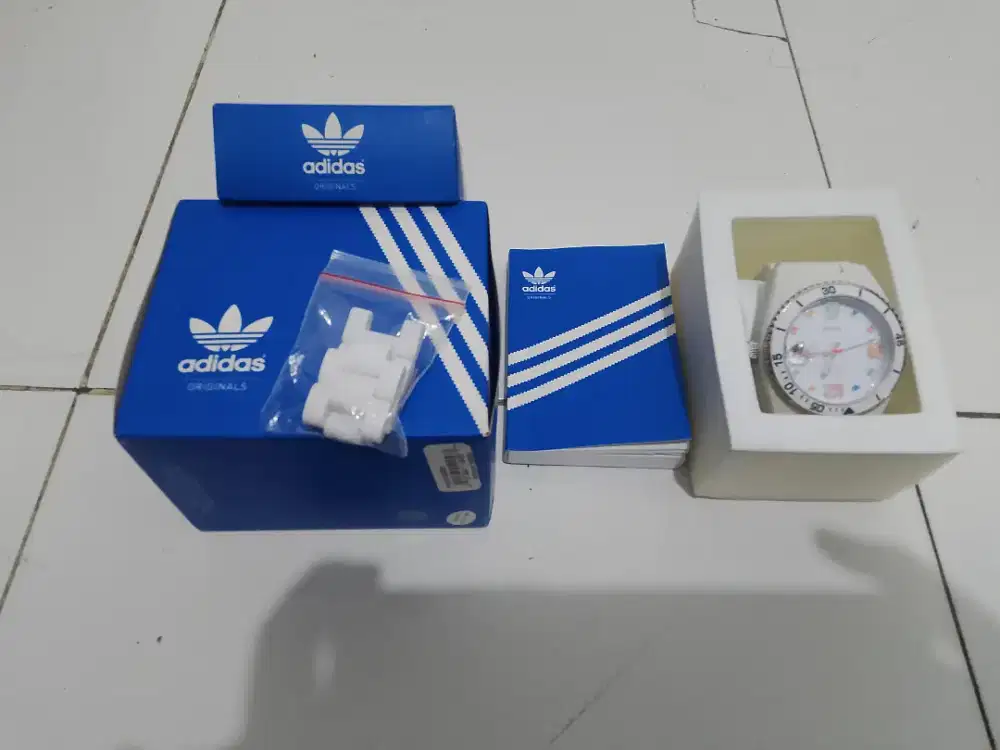jam tangan wanita Adidas Brisbane seri ADH2923.