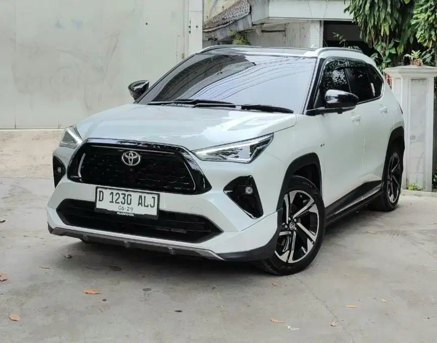 YARIS CROSS GR TSS HYBRID TWOTONE 1.5 AT 2023 LowKM 26rb RECORD TOYOTA