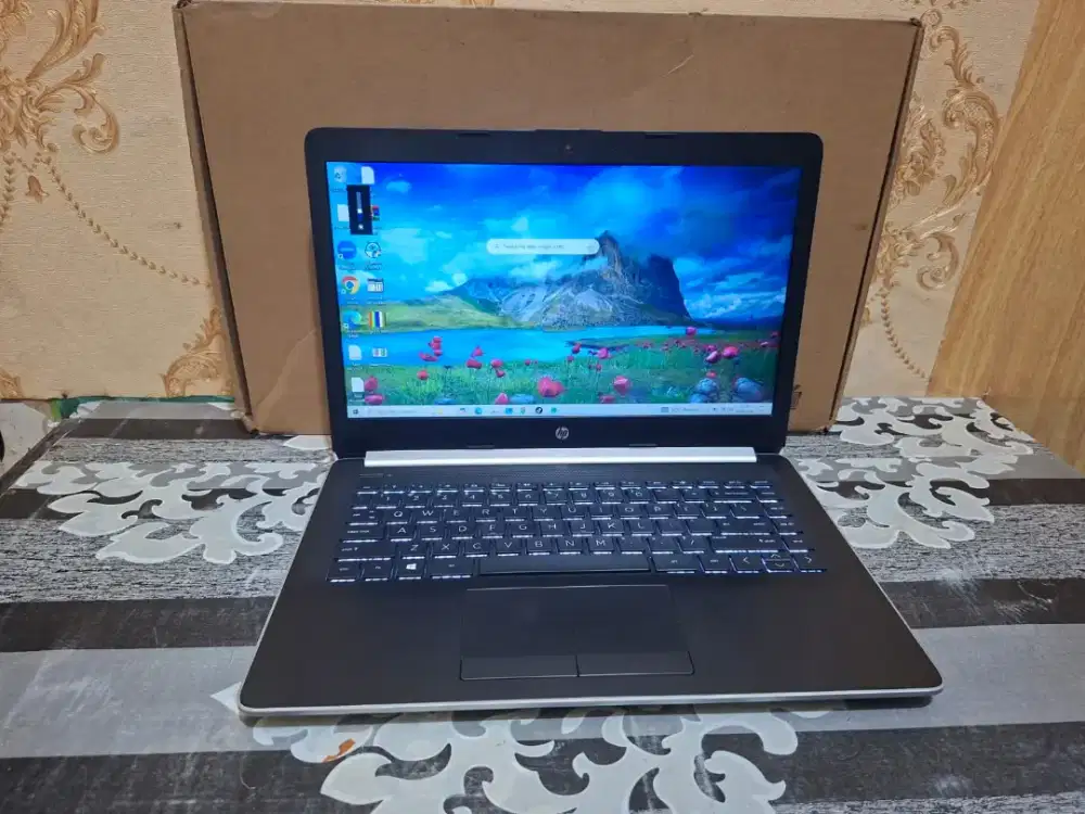 Laptop Hp 14-cm0xxx AMD E2 Radeon - SSD 256GB -8GB -Batre Bagus