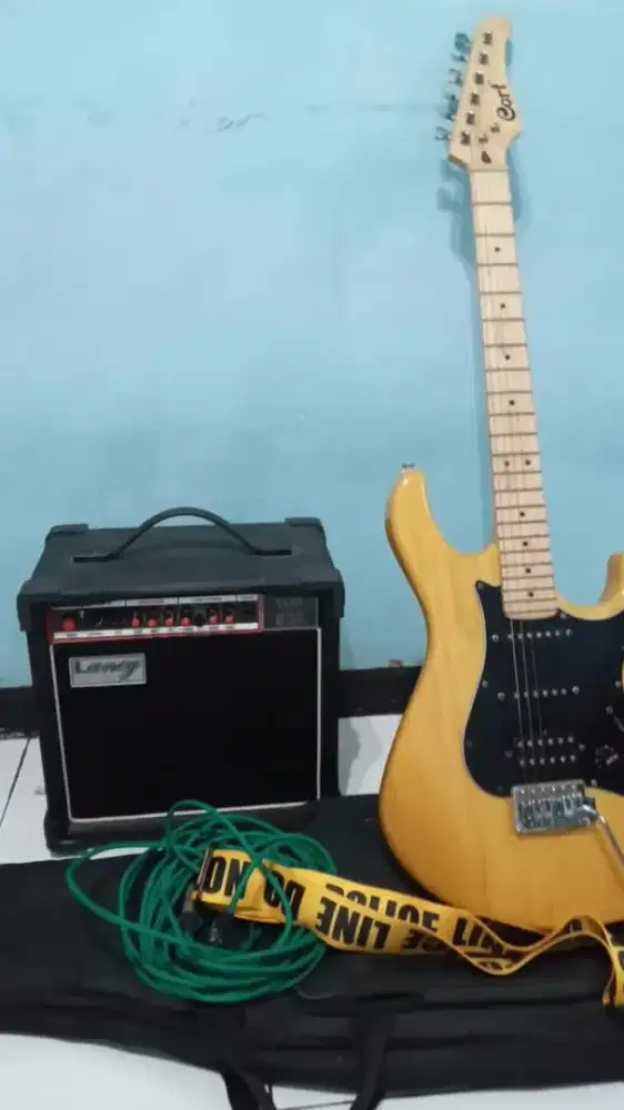Gitar elektrik Cort G200DX + Amplifier Laney