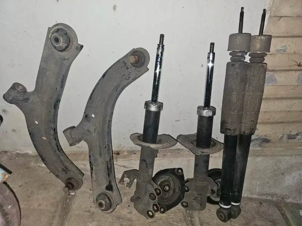 Kaki kaki nissan grand livina