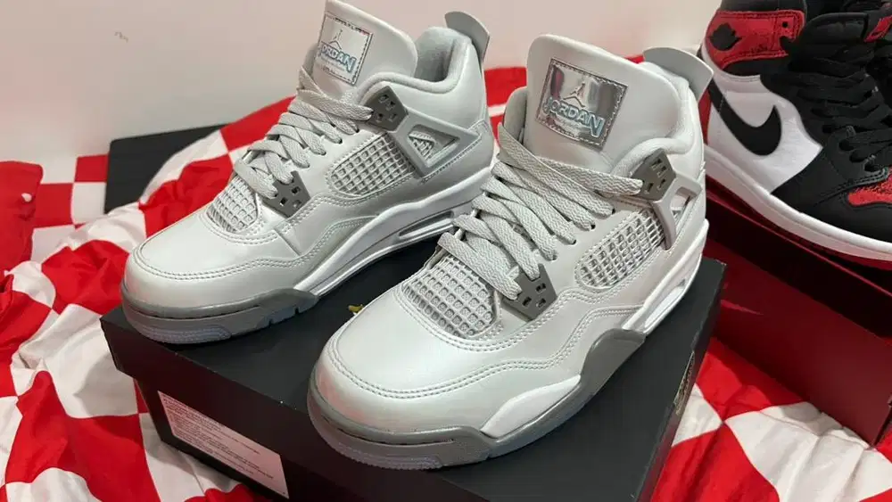 DIJUAL AIR JORDAN 4 RETRO