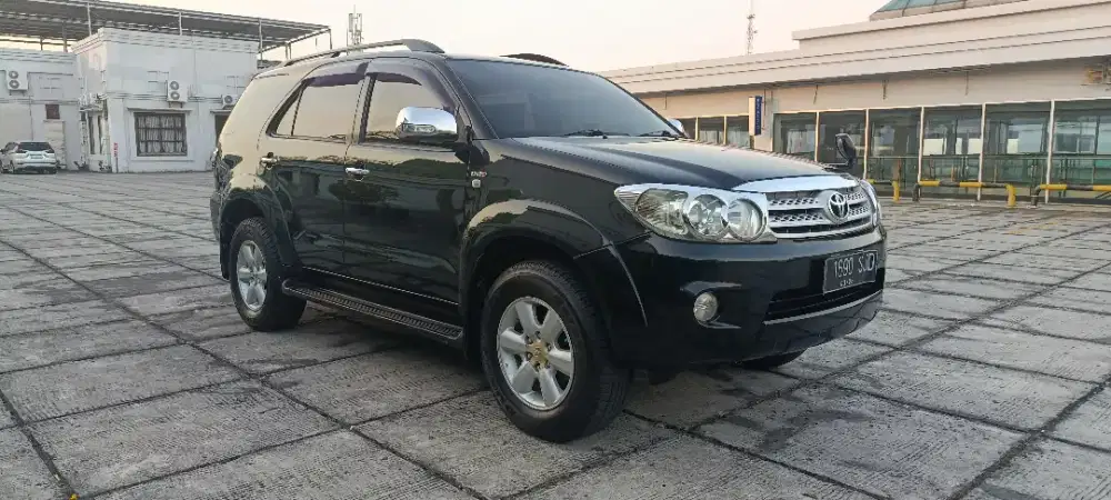 Toyota FORTUNER G AT 2011