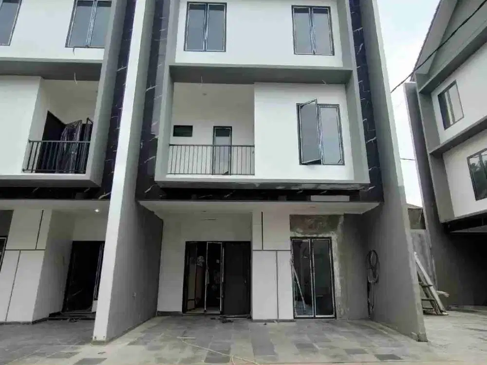 Rumah Bergaya Scandinavian  Baru dan Bagus  3 Lanta di Kalibata, Jaksel SHM i
