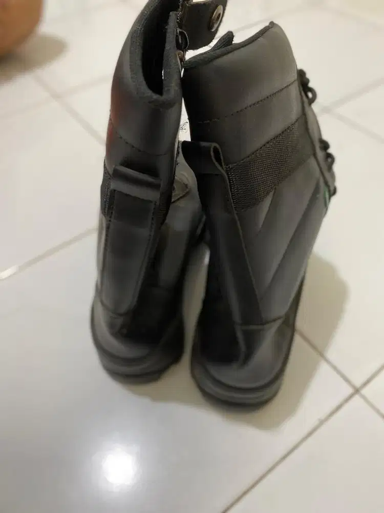 dijual sepatu satpam
