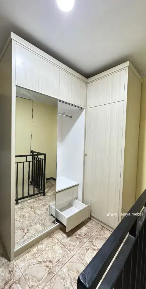 CARI JASA TUKANG MEUBEL
