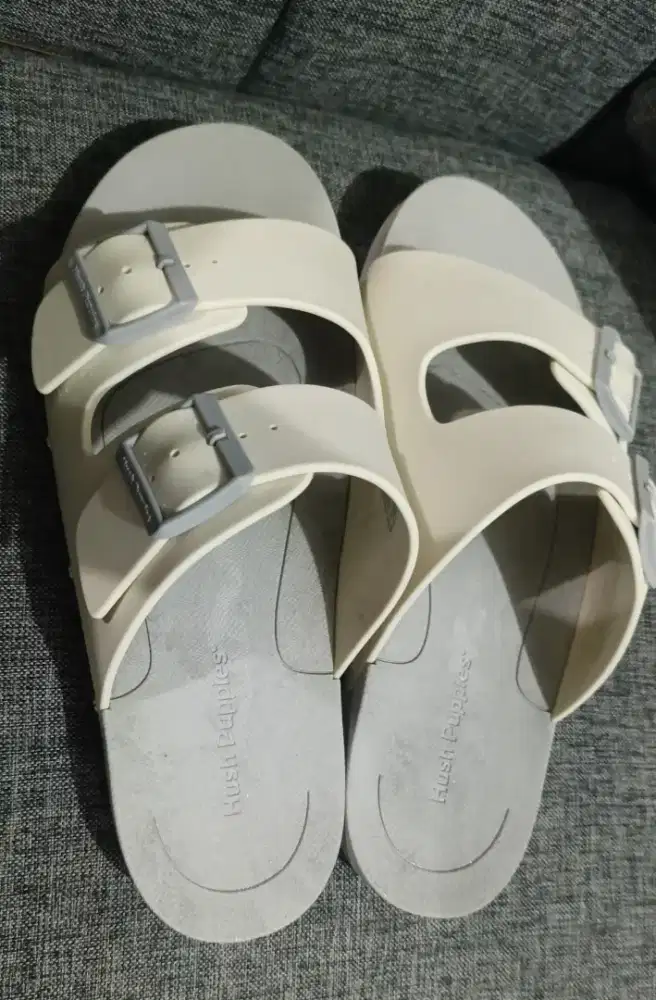Sendal hush puppies