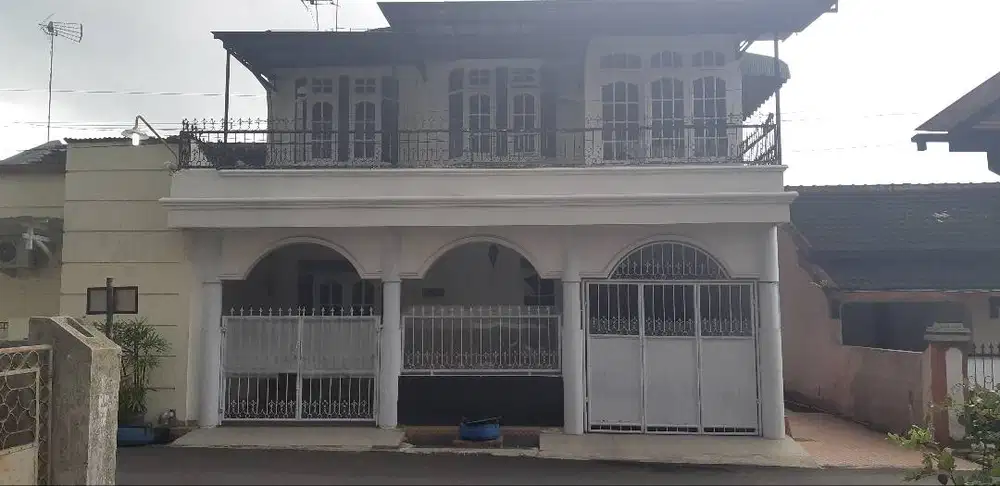 Dijual Rumah 2 Lantai + 5 Kamar Tidur + 2 Kamar Mandi