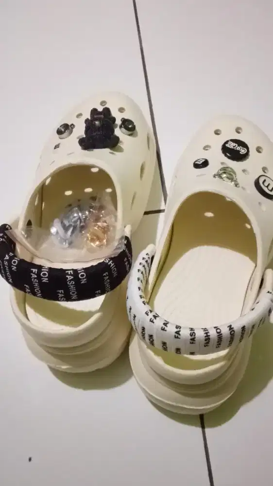 Di jual sepatu karet tinggi 10 cm