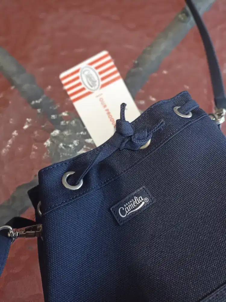TAS SELEMPANG KANVAS CAMELIA