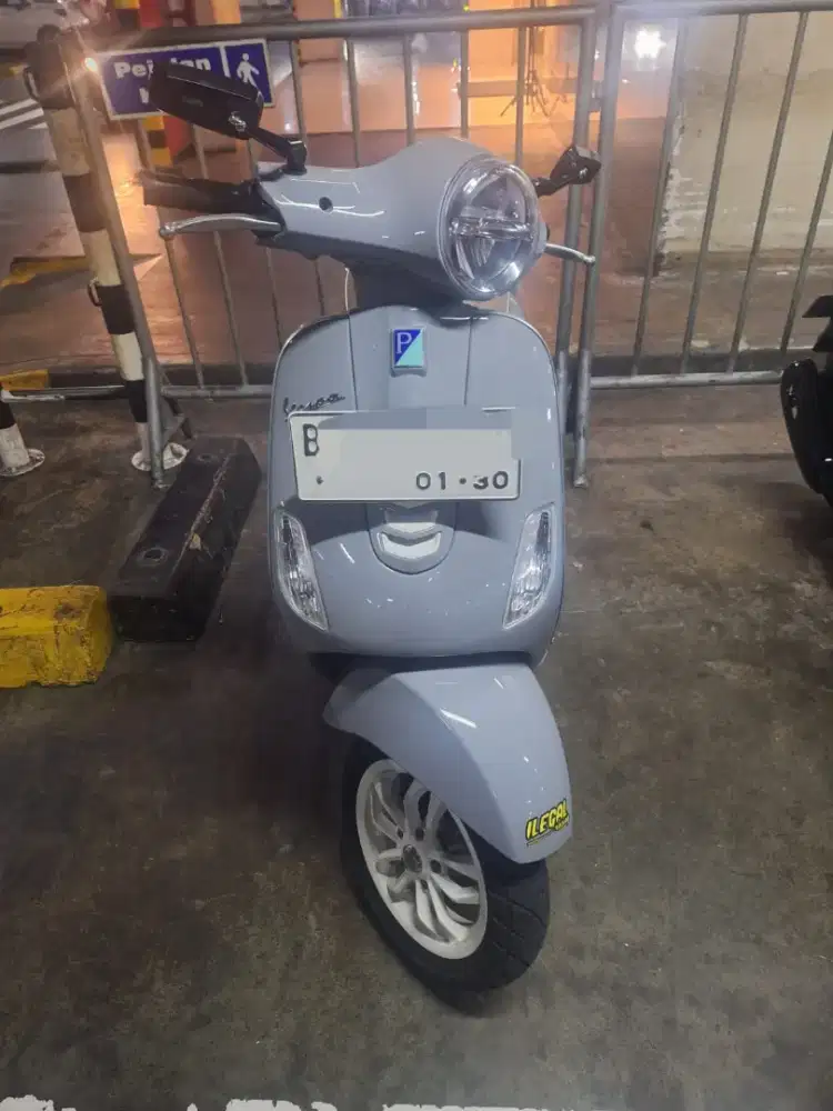 Dijual vespa LX 125 . masih mulus pemakaian pertama.