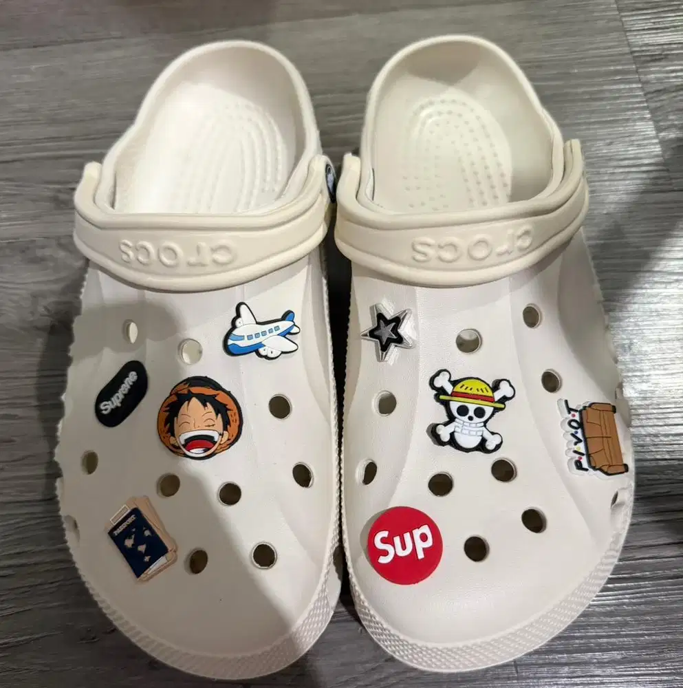 Crocs Cream krem 43 (M10)