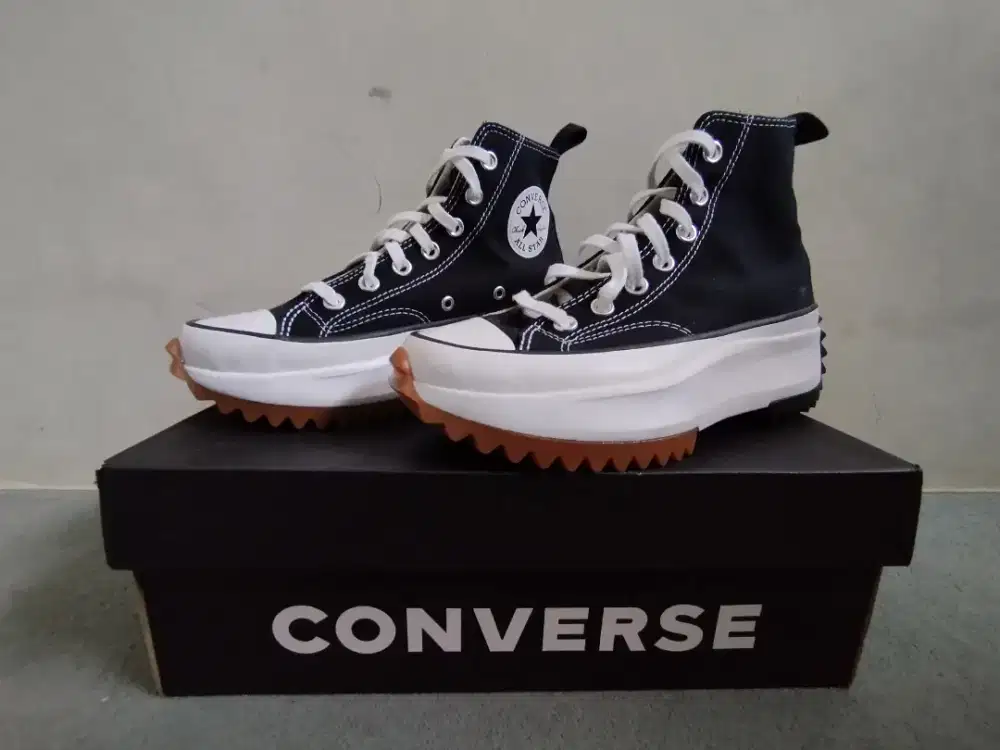ORIGINAL CONVERSE SNEAKERS