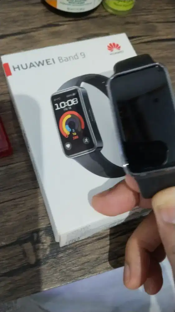 Huawei band 9 .