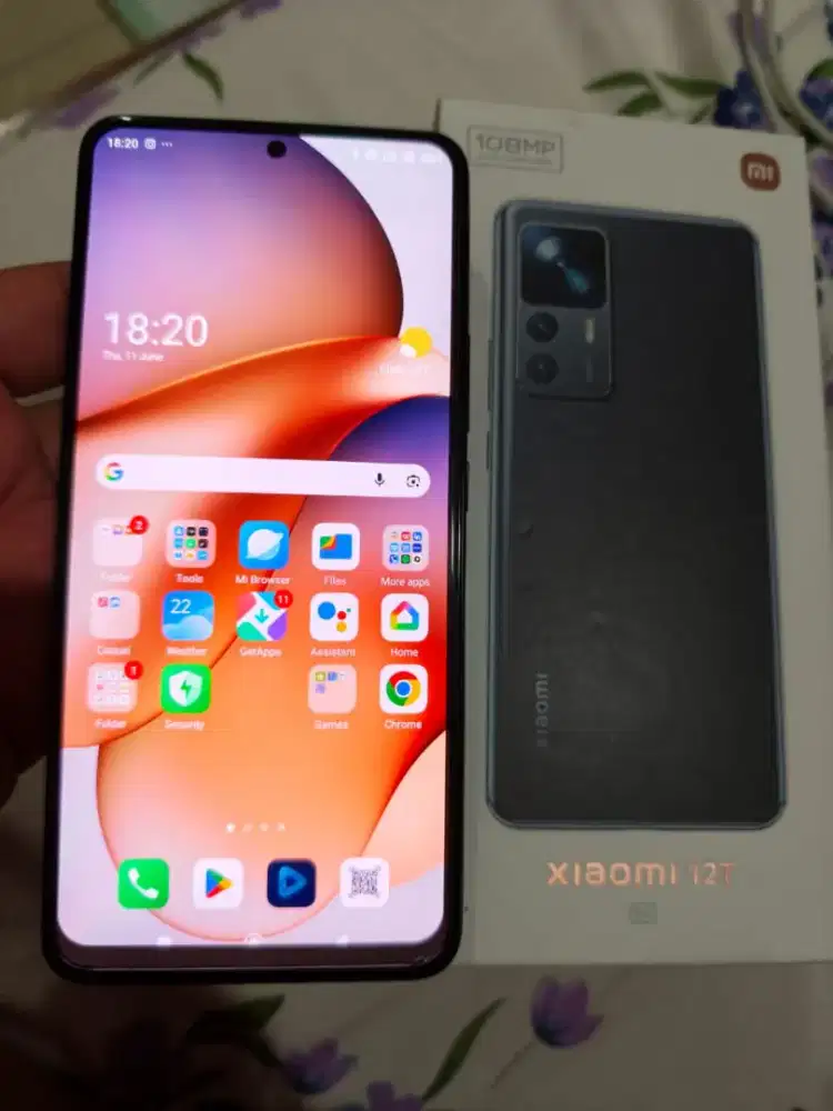 Dijual Xiaomi 12 T 8/256 hitam