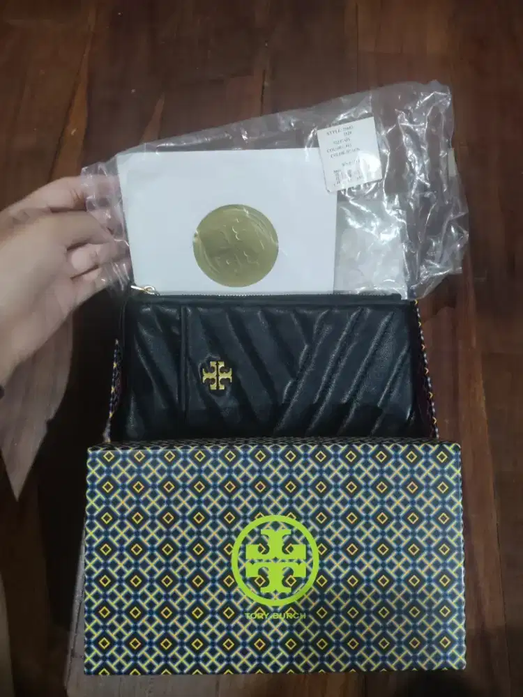 Jual Tory Burch Kira Chevron Zip Continental Wallet