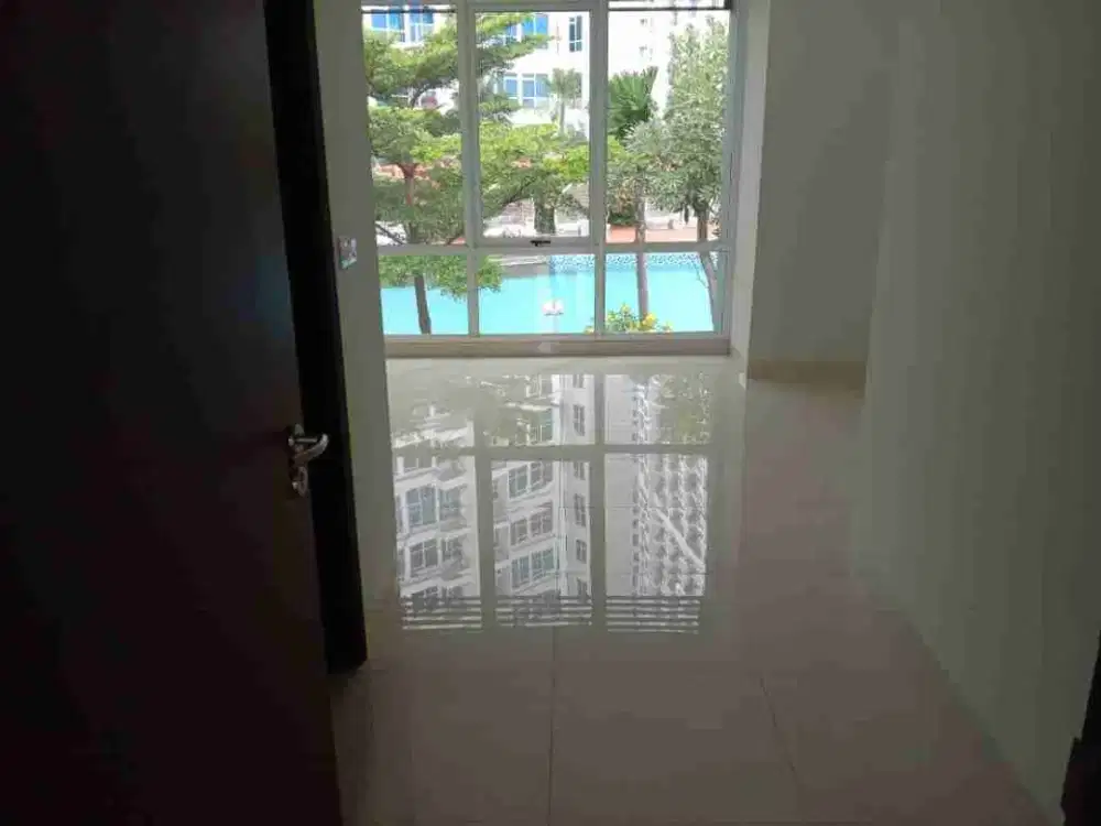 Disewakan Town House Puri Mansion – Pool View, Semi Furnished